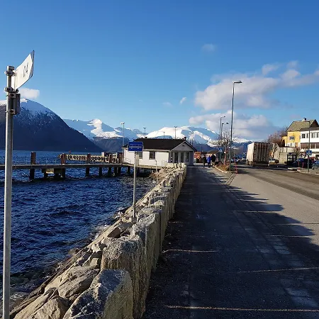 Volda Hostel, As B&B Lauvstad