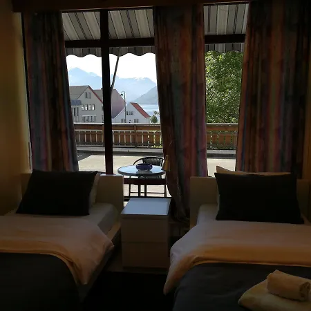 Volda Hostel, As Bed & Breakfast Lauvstad